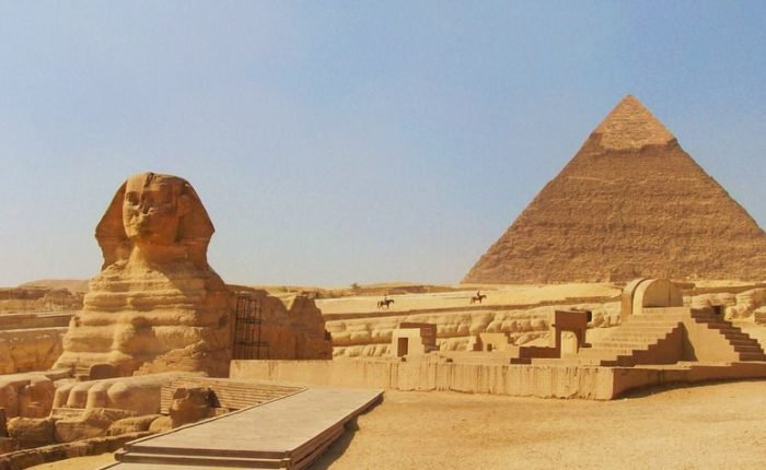 Day Tour to Giza Pyramids and Egyptian Museum